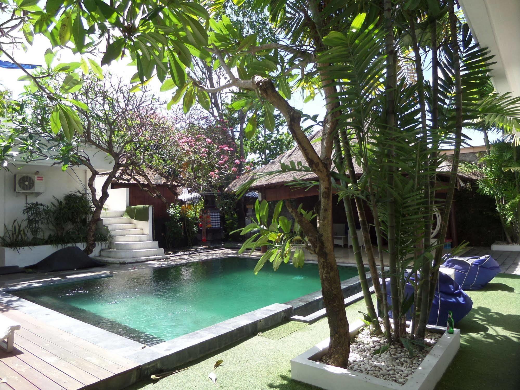 Hostel The Island Bali Seminyak
